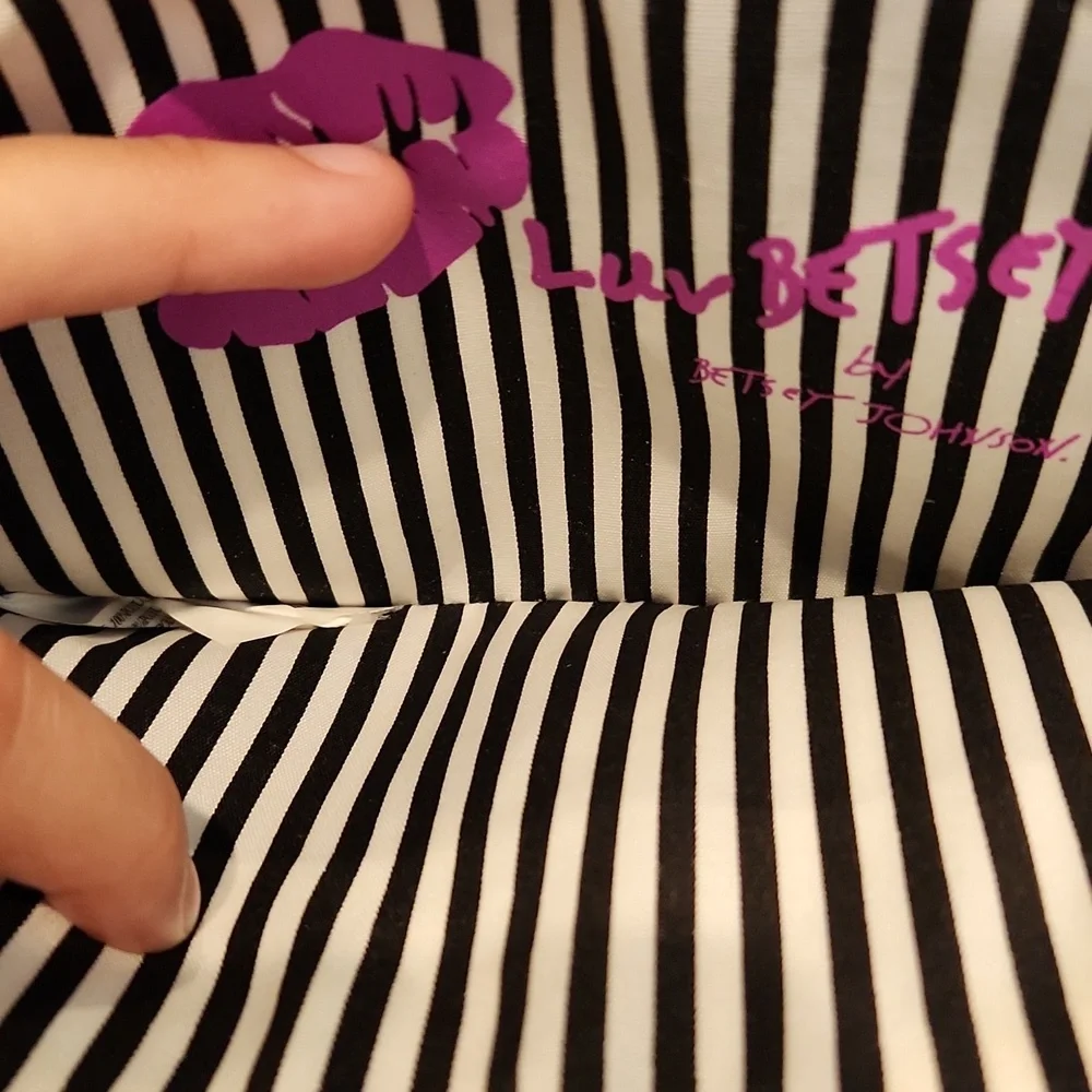 Luv Betsey Cat Face Wristlet - Picture 6 of 8
